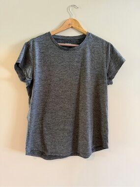 Quince women’s  activewear  Short Sleeve Crewneck Tee -Heather Charcoal medium